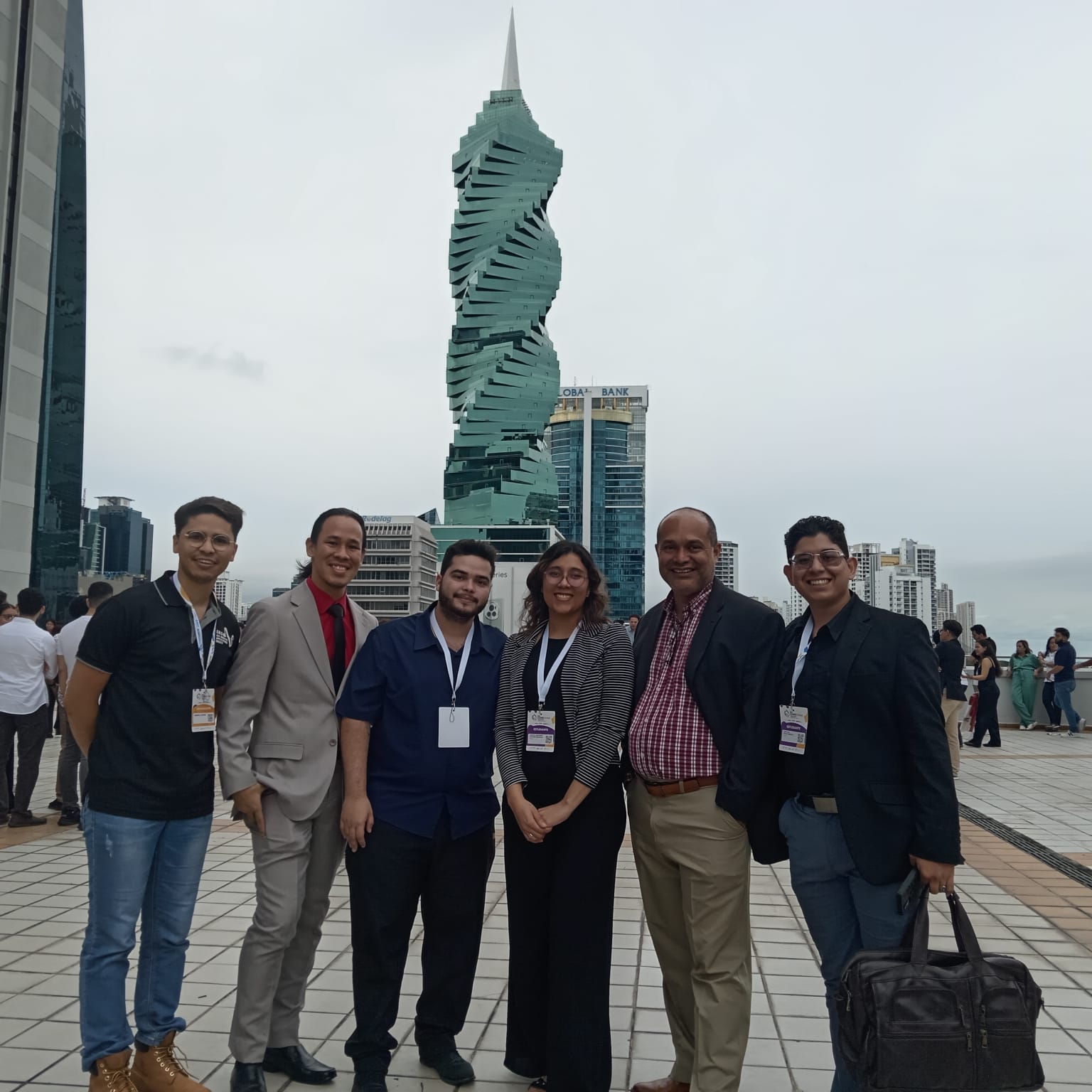 Orgullo UTP en CONESCAPAN 2024: Cristal Cáceres y Juan Araúz Destacan con Proyectos Innovadores