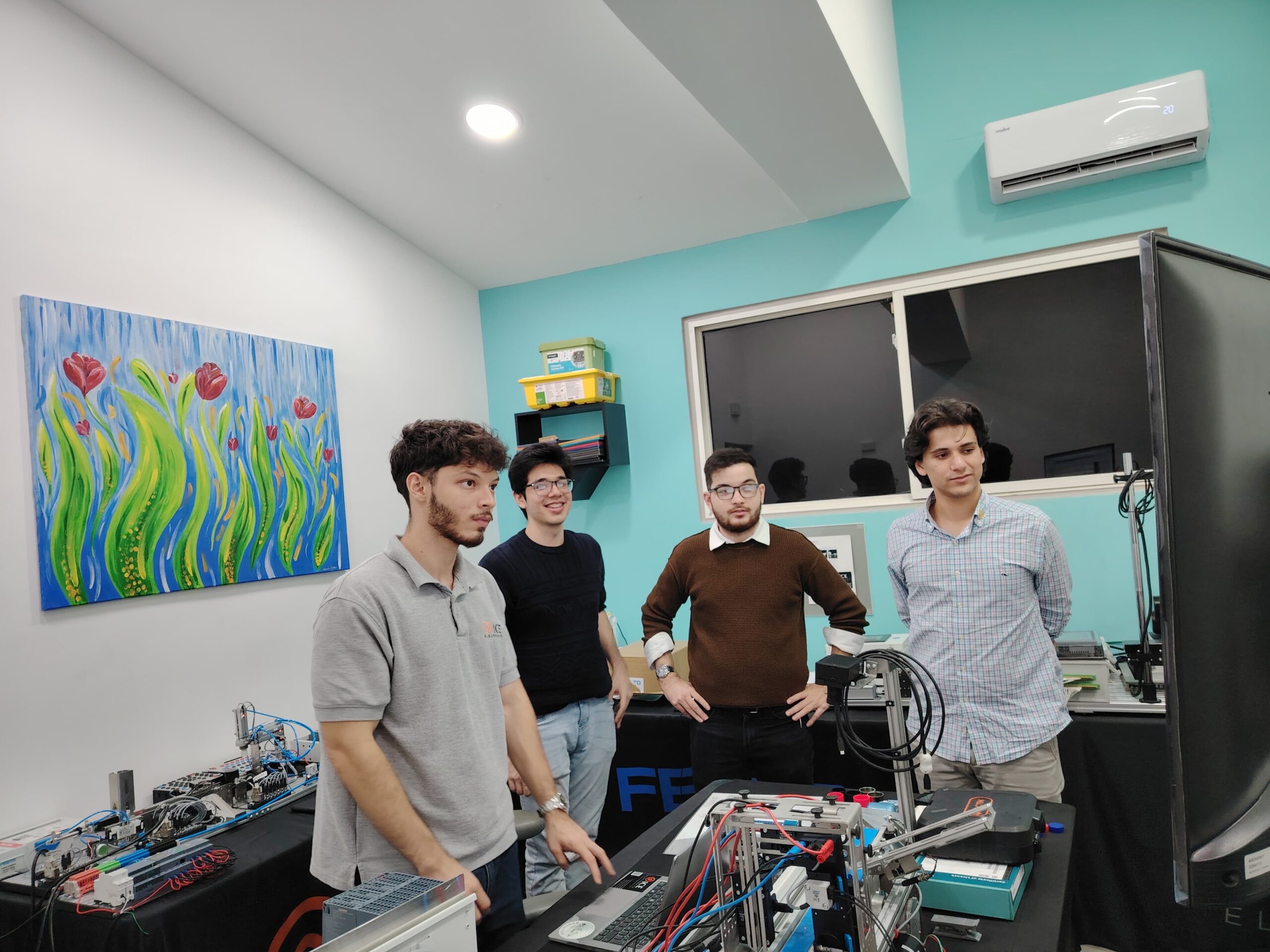 LabSI impulsa capacitación en PLC y robótica industrial junto a ICE Electronics