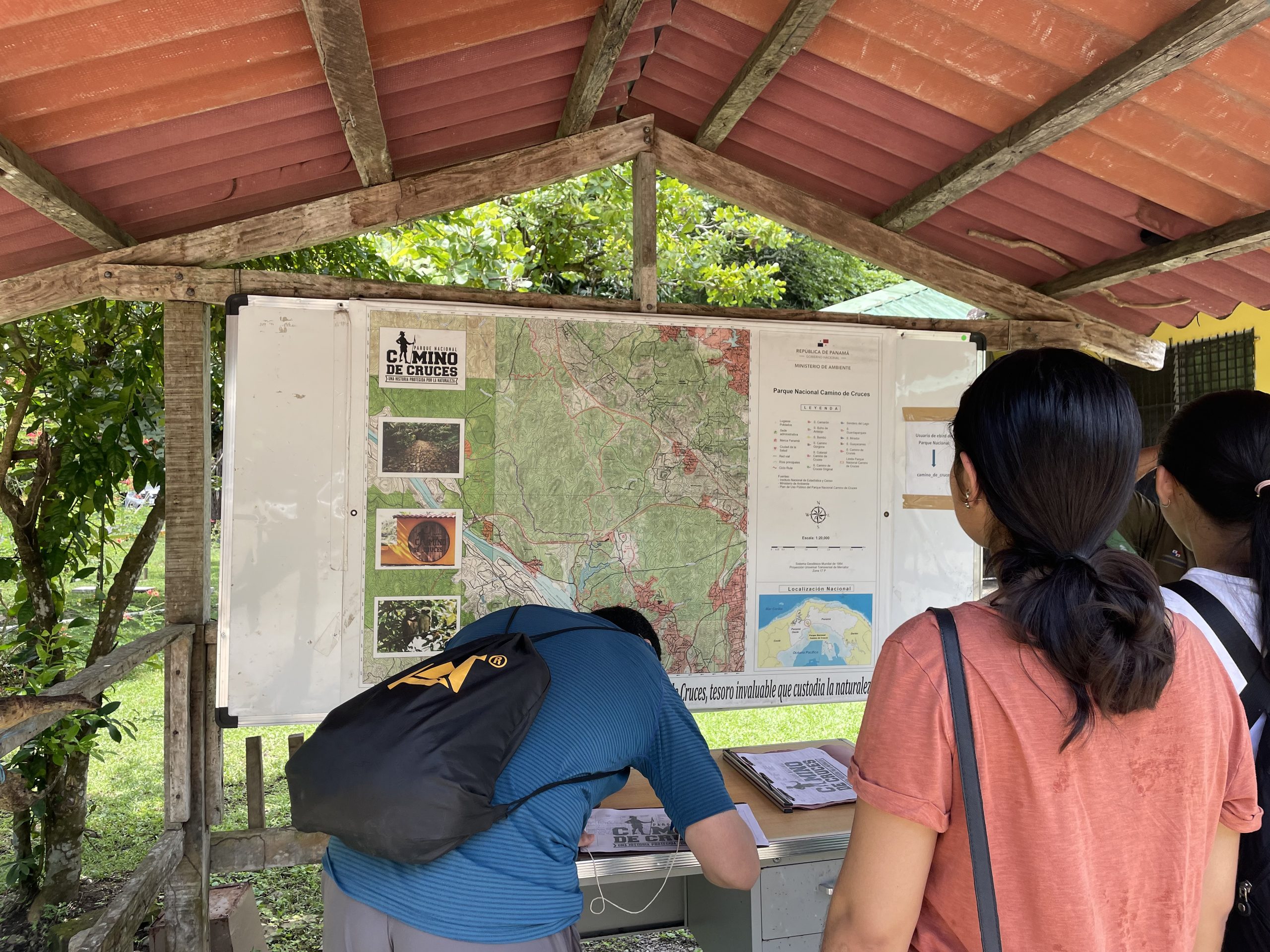 LabSI e IEEE IAS UTP realizan jornada de senderismo en el Parque Nacional Camino de Cruces